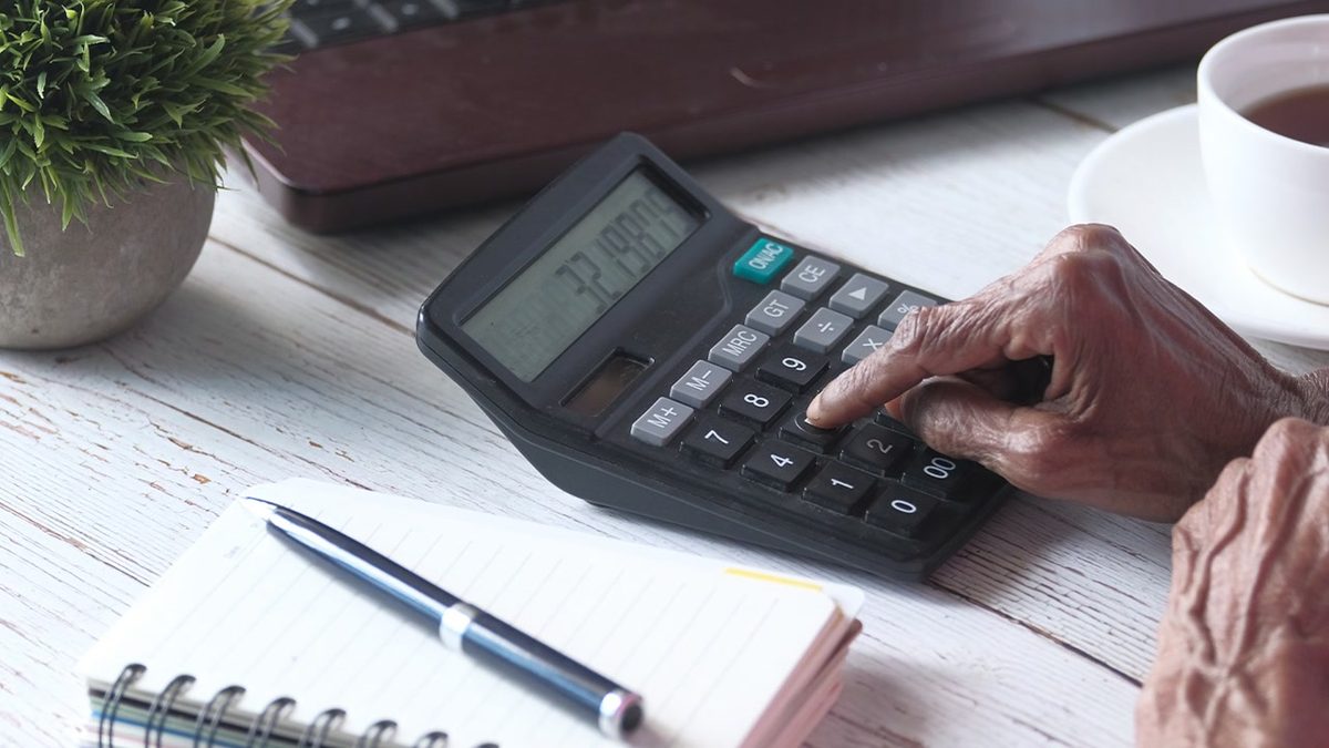 Aposentadoria por idade no INSS: 65 anos para homens, 62 para mulheres, 180 meses e como pedir