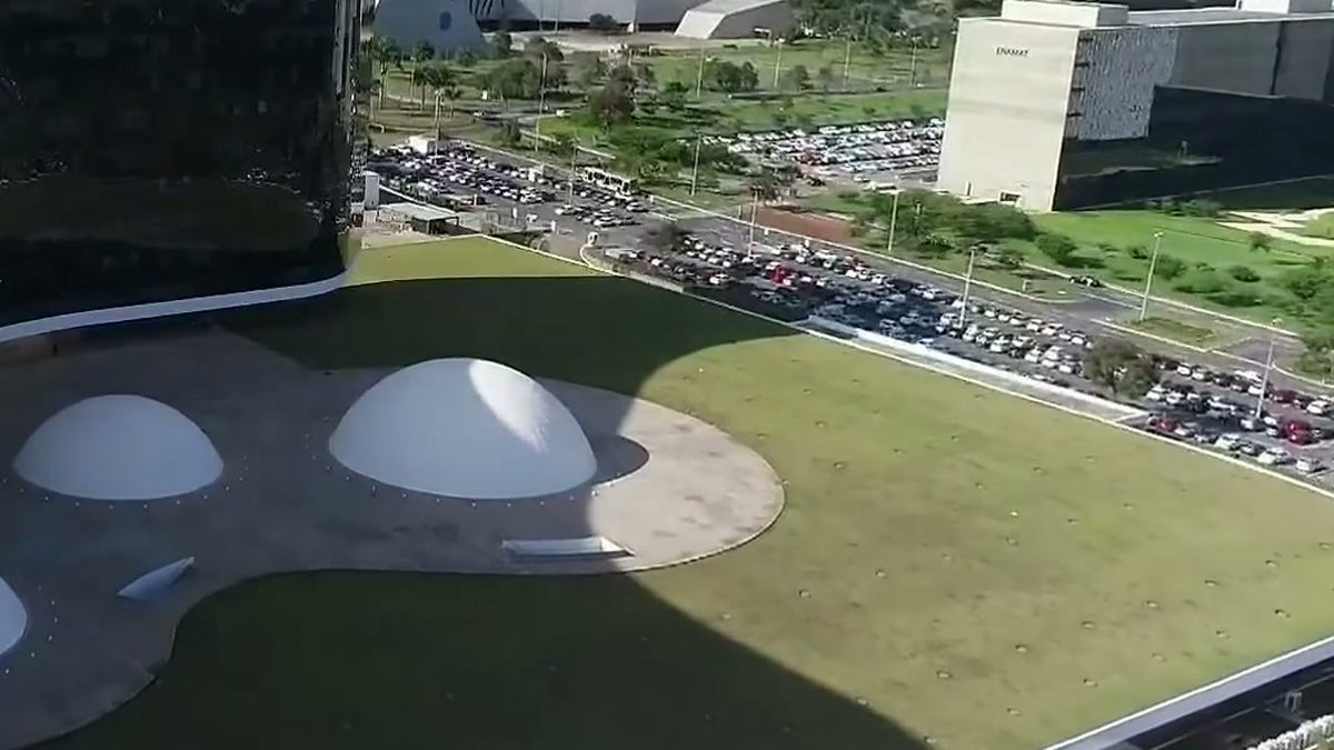 Campanha de Lula pede cassação da chapa de Flávio Bolsonaro no TSE; entenda