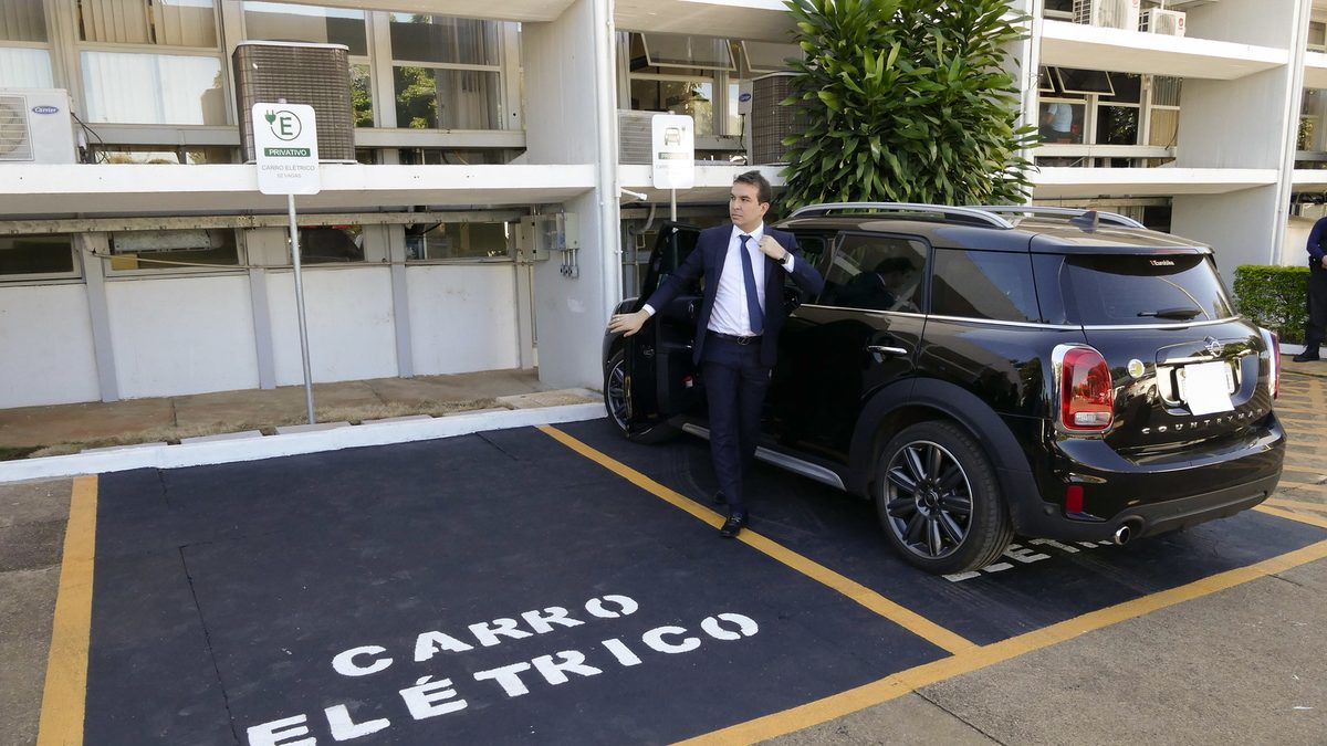 Carros elétricos mais baratos do Brasil em 2026: Dolphin Mini lidera, mas o preço muda