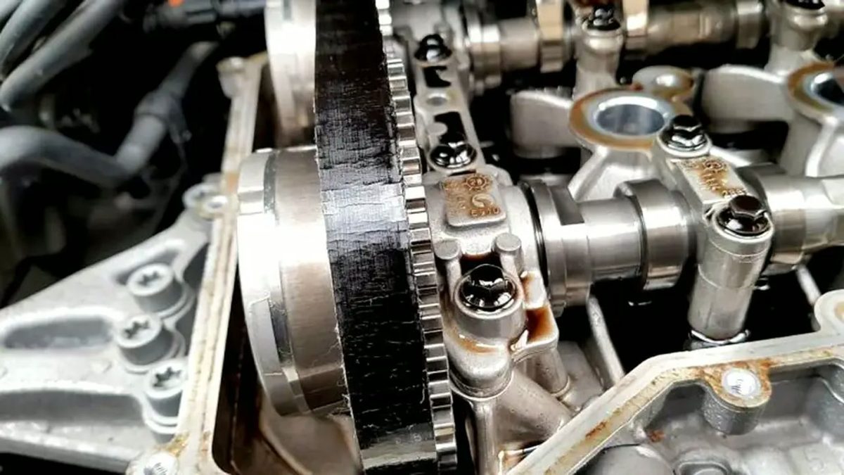CEO da Stellantis pede desculpas por correia banhada a óleo; veja se seu carro é afetado