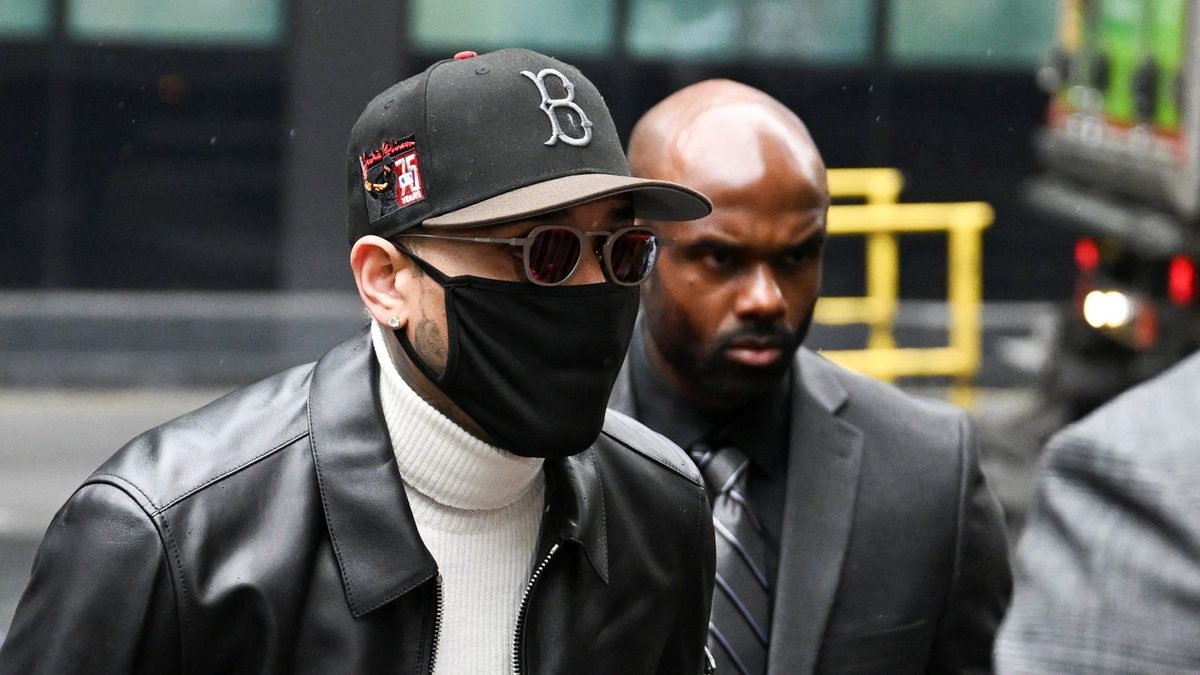 Cantor que já admitiu agressão a Rihanna pega pena suspensa de oito meses em Londres