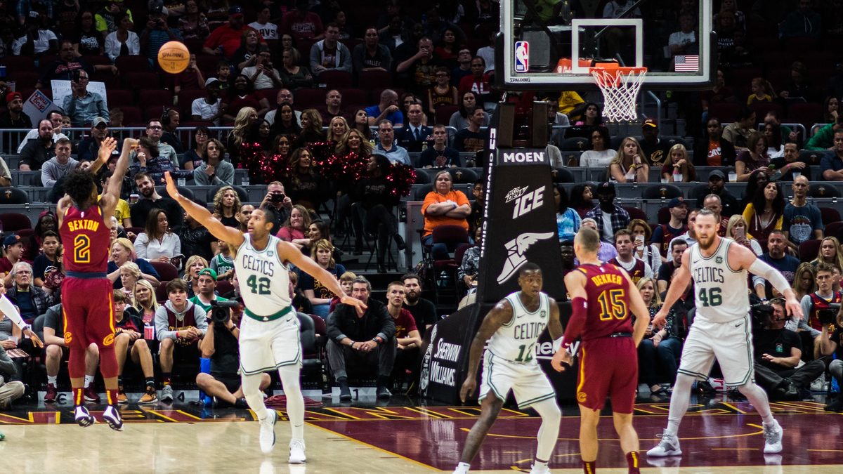 Armador do banco do Lakers perdeu a pré-temporada e fica fora da estreia: Collin Sexton