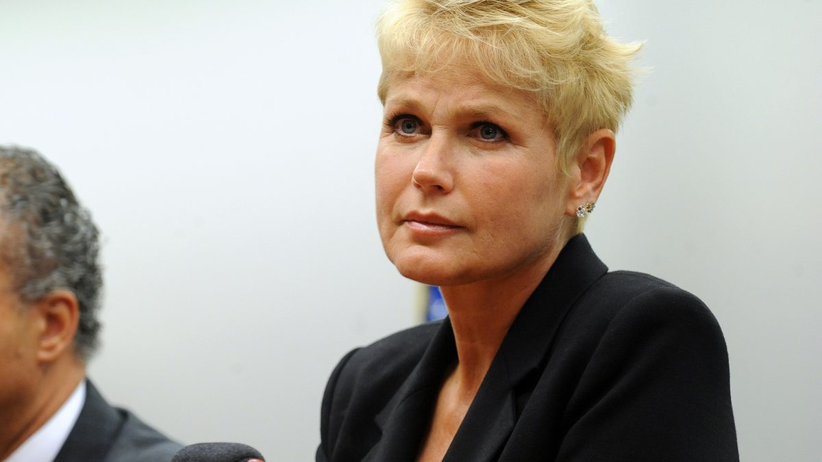 Xuxa Meneghel em reunião na Câmara dos Deputados, em foto de 2014