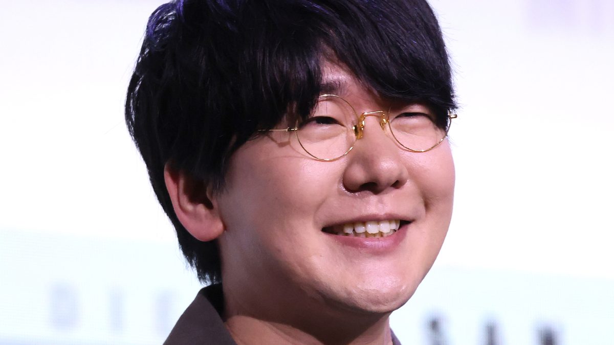 O dublador japonês Natsuki Hanae, voz de Tanjiro, sorri no painel de Demon Slayer: Castelo Infinito na San Diego Comic-Con de 2025