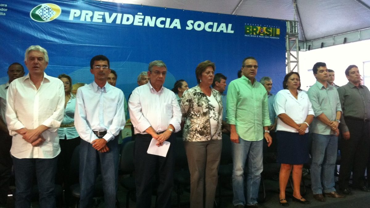 Desconto do INSS não tem porcentagem fixa: cada faixa do salário paga uma alíquota diferente