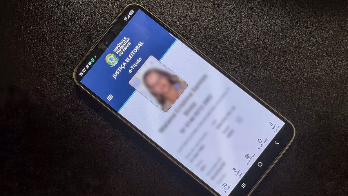 E-título exibido no celular, aplicativo da Justiça Eleitoral, em Brasília, em 30 de setembro de 2026