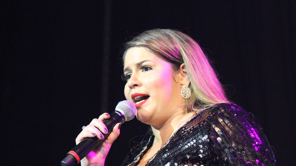 A cantora Marília Mendonça canta em show em 26 de agosto de 2017