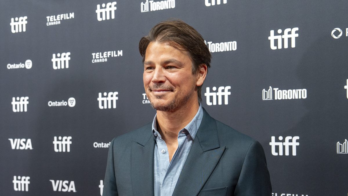 O ator Josh Hartnett, protagonista da série Profundezas (Below), no Festival Internacional de Cinema de Toronto, em 10 de setembro de 2026