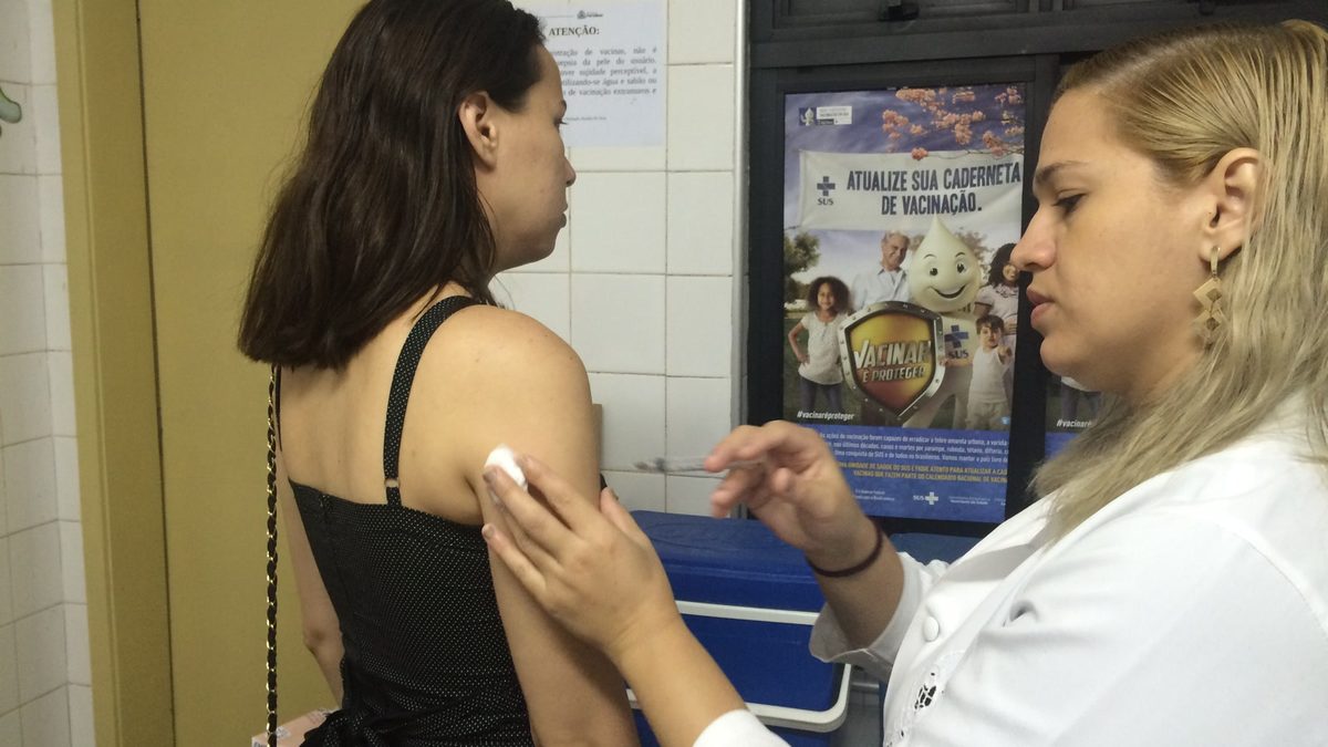 Febre amarela: sintomas, dose única da vacina e quem não pode se vacinar