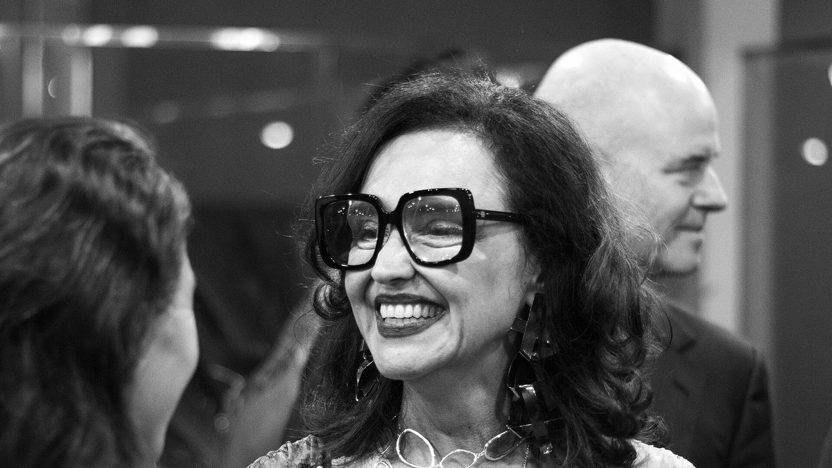 Ilda Santiago, diretora-executiva do Festival do Rio, sorri durante evento do festival em 4 de outubro de 2025