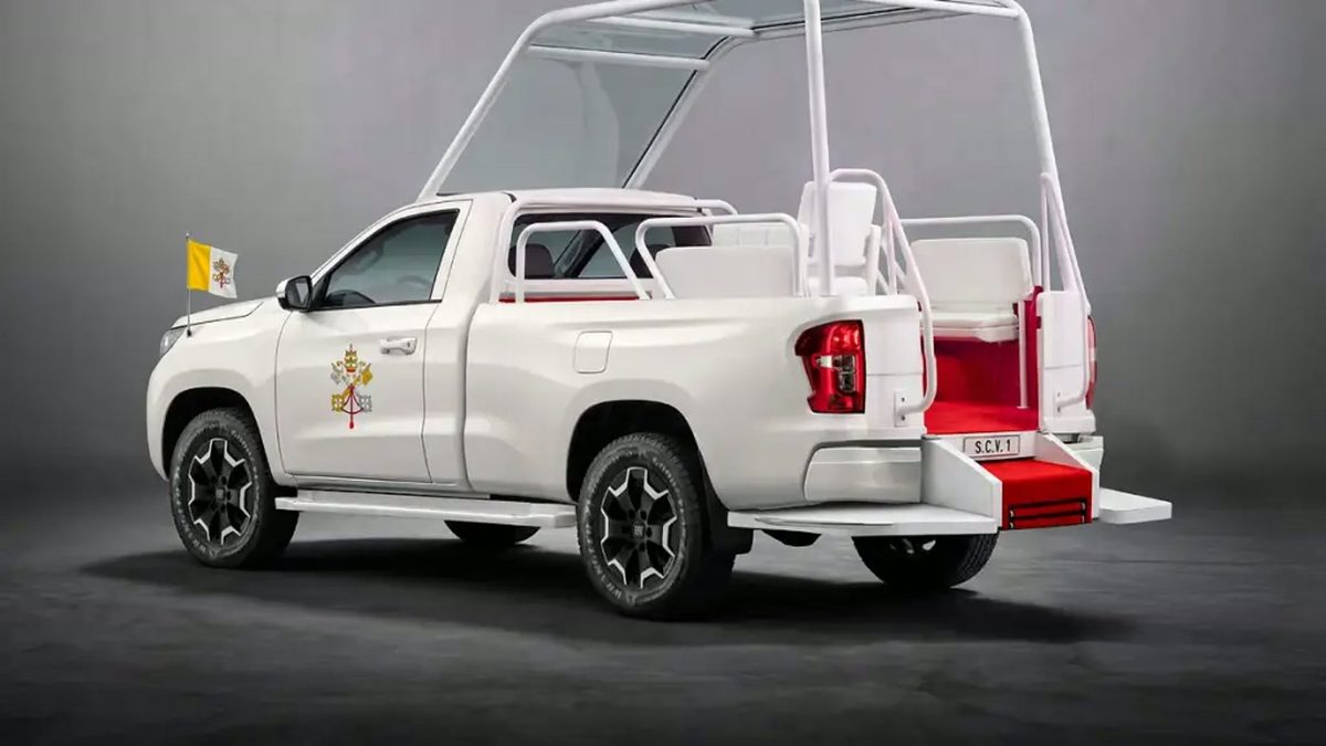Fiat Titano vira papamóvel do Papa Leão XIV no Uruguai: veja o que muda no carro