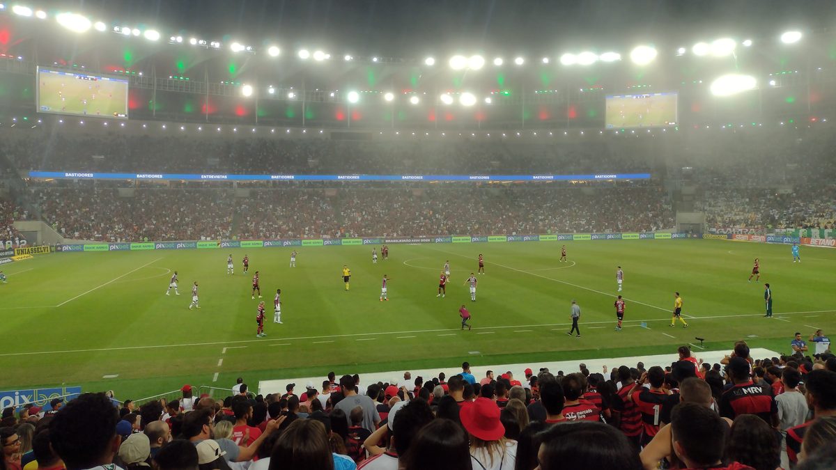 Maracanã com torcedores do Flamengo e do Fluminense durante o clássico de maio de 2022