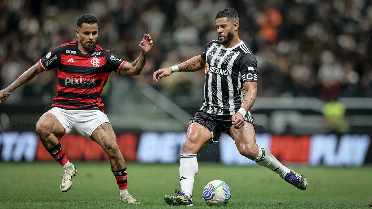 Flamengo vira o Atlético-MG no Maracanã com pênalti no fim e volta à liderança