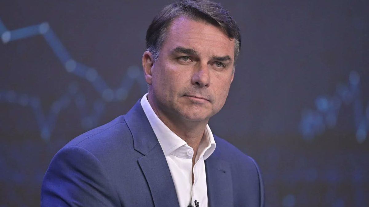 Flávio Bolsonaro não confirmou sabatina no SBT; entenda o que muda para quem esperava