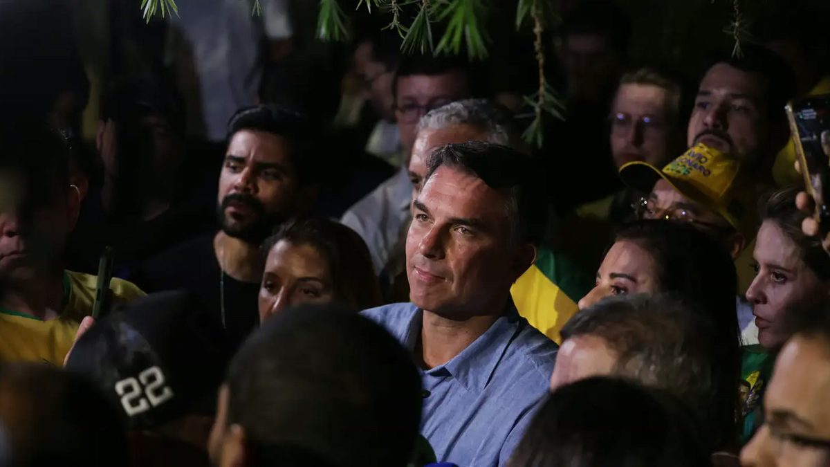 Flávio Bolsonaro condiciona abertura de sigilos a dados de terceiros; entenda o pedido