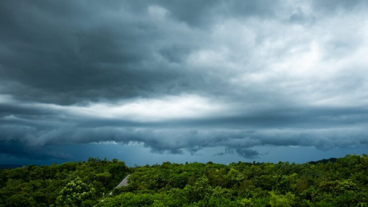 Inmet emite alerta amarelo enquanto chuva volta a três regiões e o Sul esfria