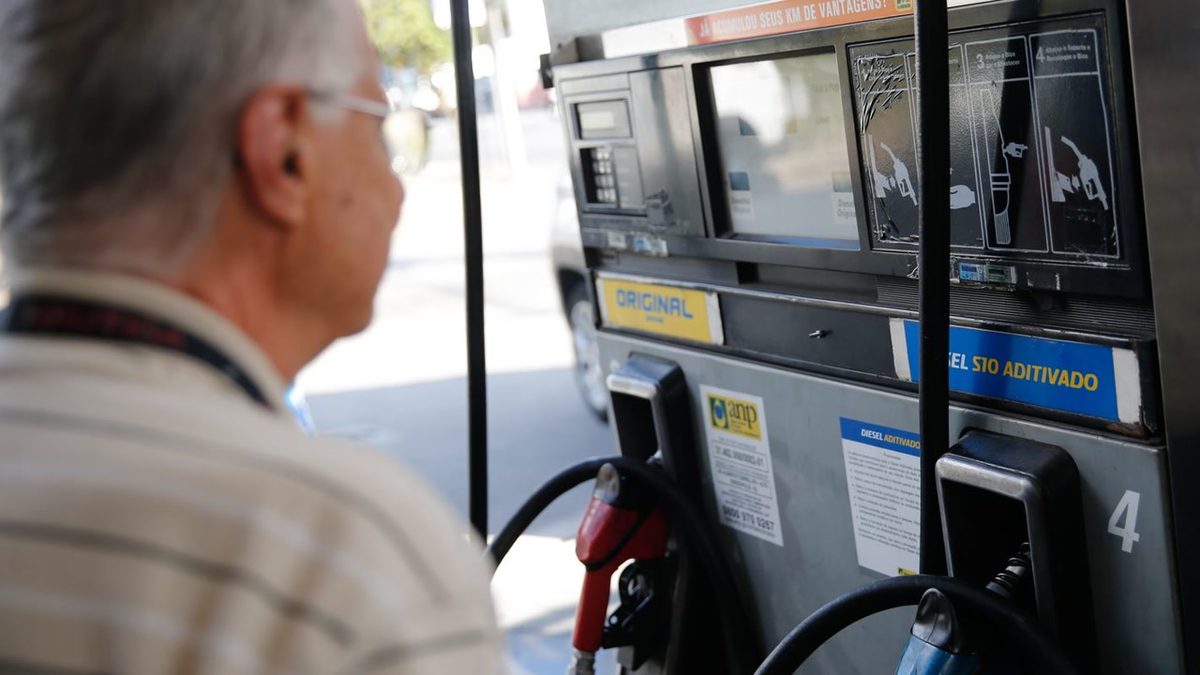 Diesel segue com subvenção de R$ 2,12 por litro, e a renovação pode não parar aí