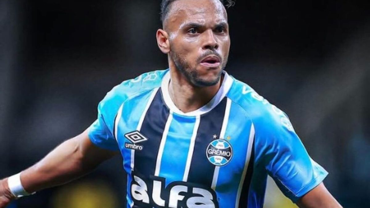 Grêmio vence o Coritiba por 1 a 0 com gol de Braithwaite aos 47 e chega a 34 pontos