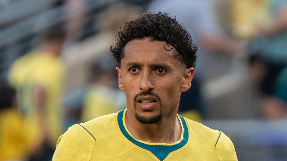 O zagueiro Marquinhos, com a camisa 4 da Seleção Brasileira, durante o jogo contra Marrocos na Copa de 2026