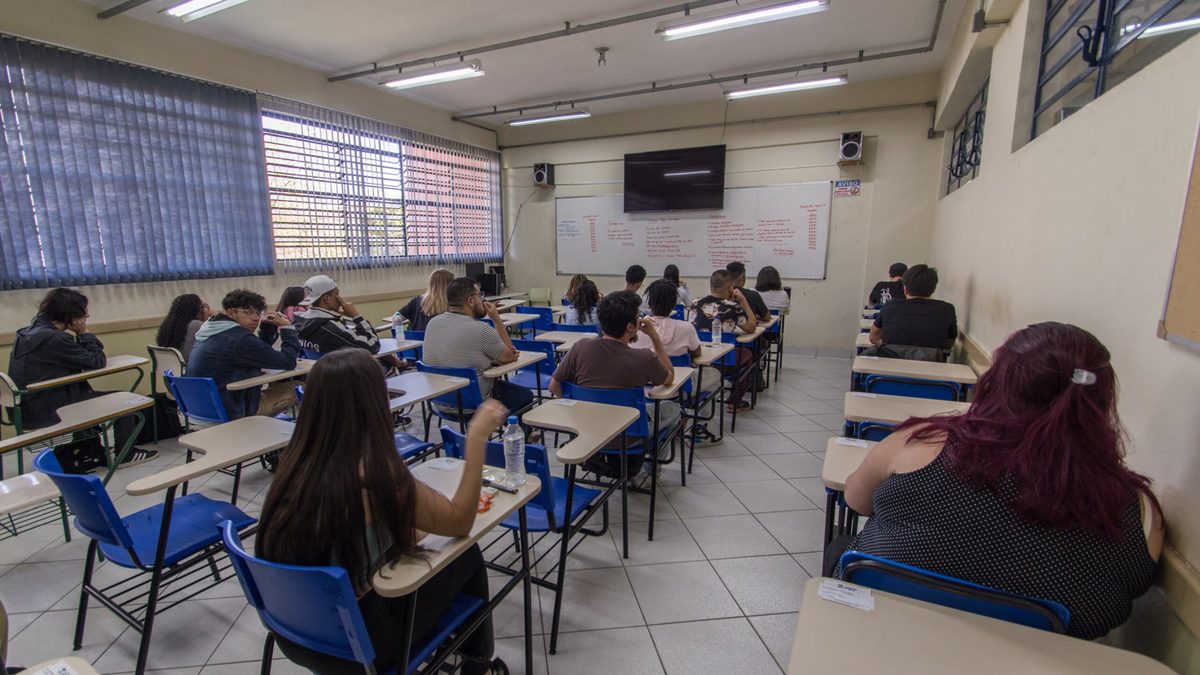Quantos inscritos tem o Enem 2026: 5,05 milhões confirmados, com perfil por sexo e idade