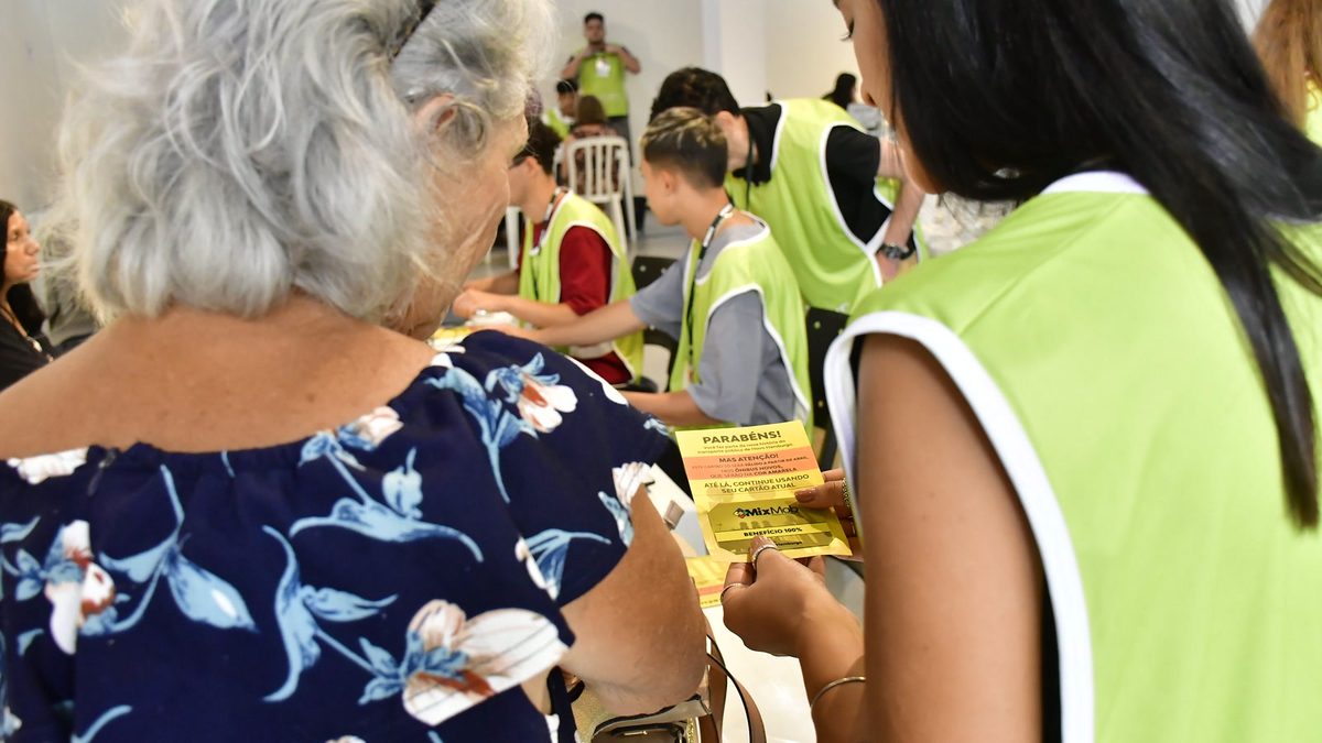 Lei 10.741 dá transporte grátis aos 65 anos, mas a faixa anterior fica para a cidade decidir