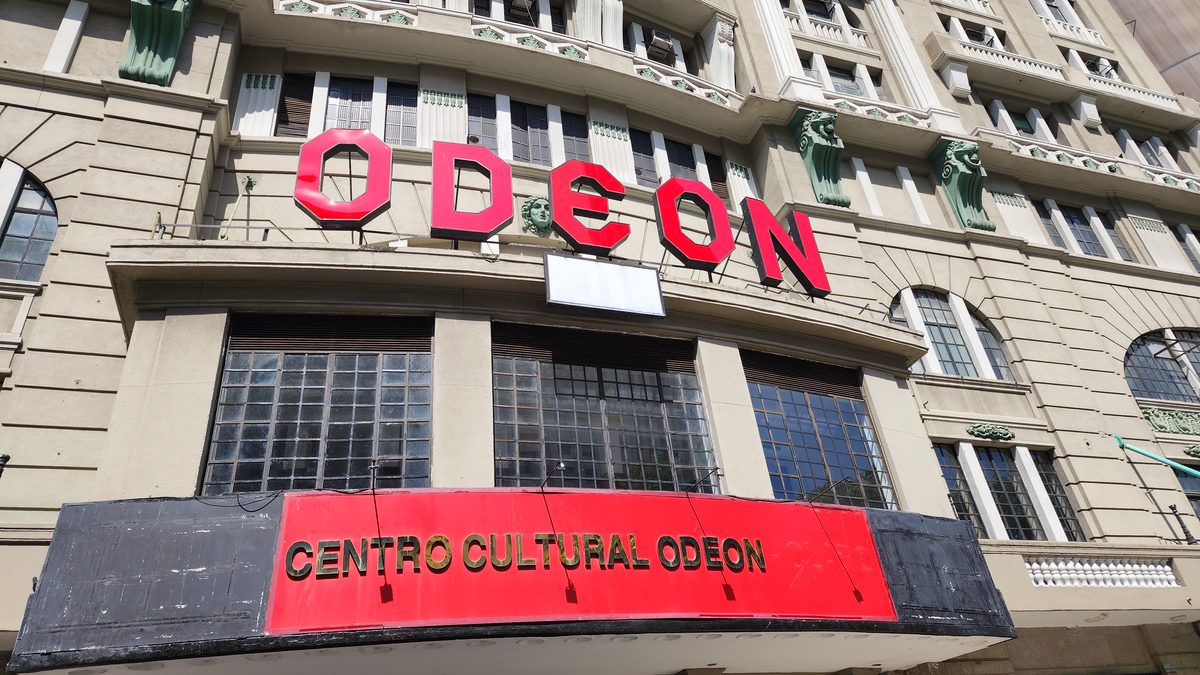 Fachada do Cine Odeon, cinema de rua no Centro do Rio de Janeiro, em 2023