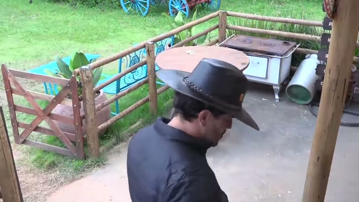 Murilo acusa Darlin de falsidade e aproximação com o Fazendeiro, mas ela rebate cobrando respeito às mulheres durante discussão em A Fazenda 18