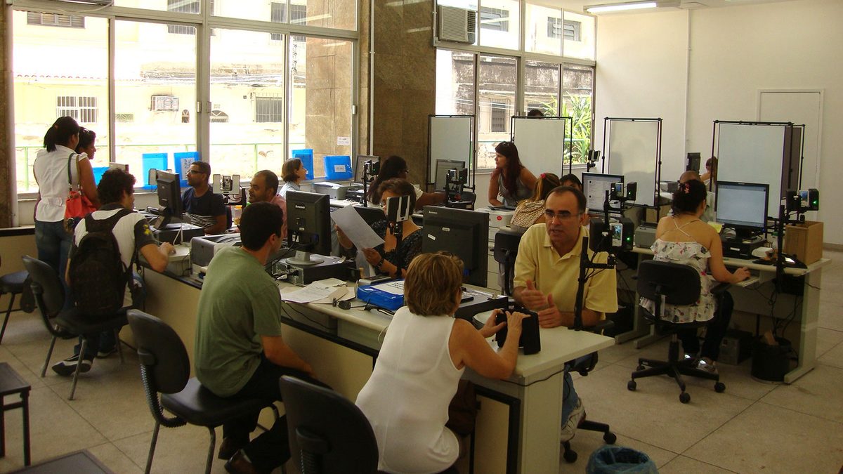 Eleitor que faltou ao 1º turno: o voto de domingo não apaga a falta anterior