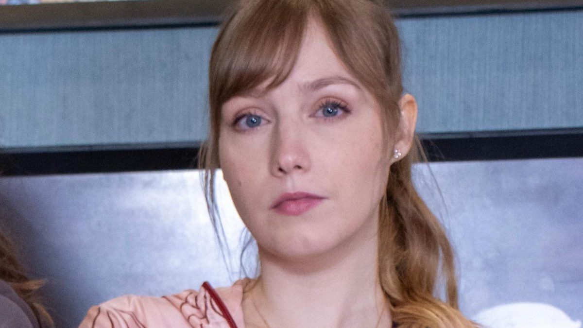 Malu Rodrigues como Mariana em foto de divulgação de Amor Sob Vigilância, novelinha original do Globoplay