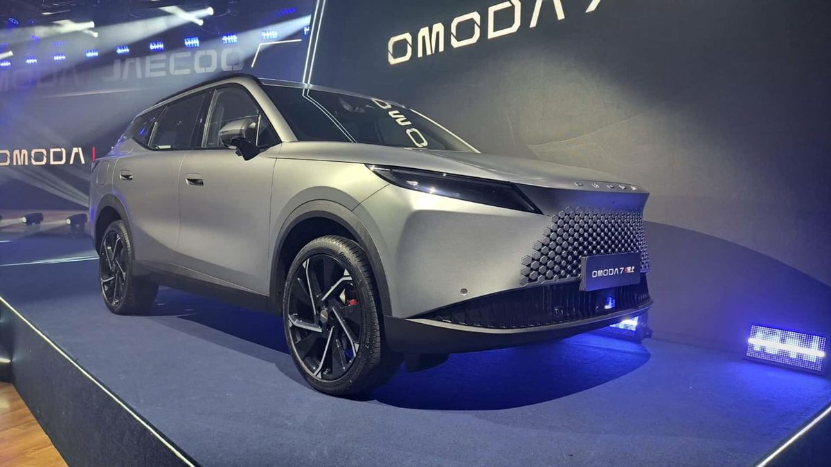 Omoda 7 dispensa recarga na tomada, mas pode fornecer energia: entenda a diferença
