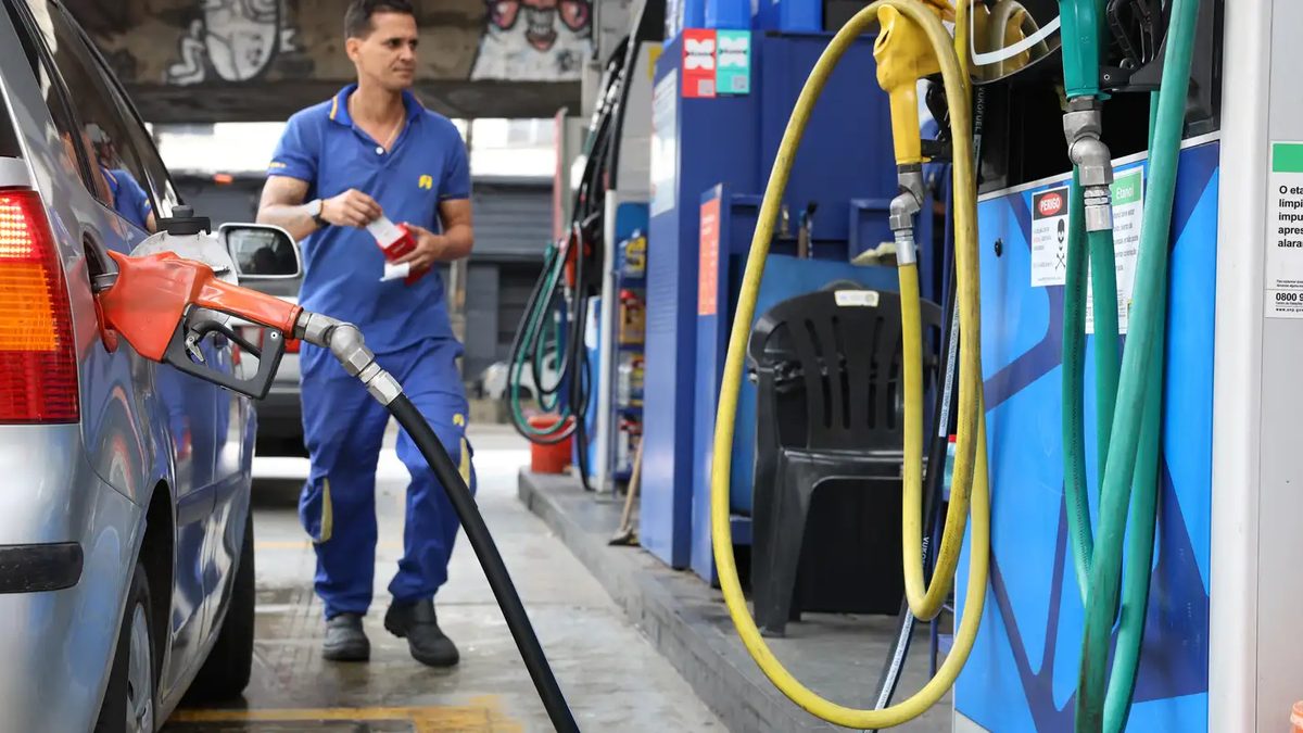 Gasolina a R$ 6,53 o litro: encher um tanque de 50 litros custa R$ 326,50 na média nacional