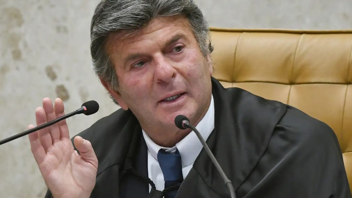 O ministro Luiz Fux, do Supremo Tribunal Federal, relator das ações sobre o marco legal das bets, fala durante sessão da corte