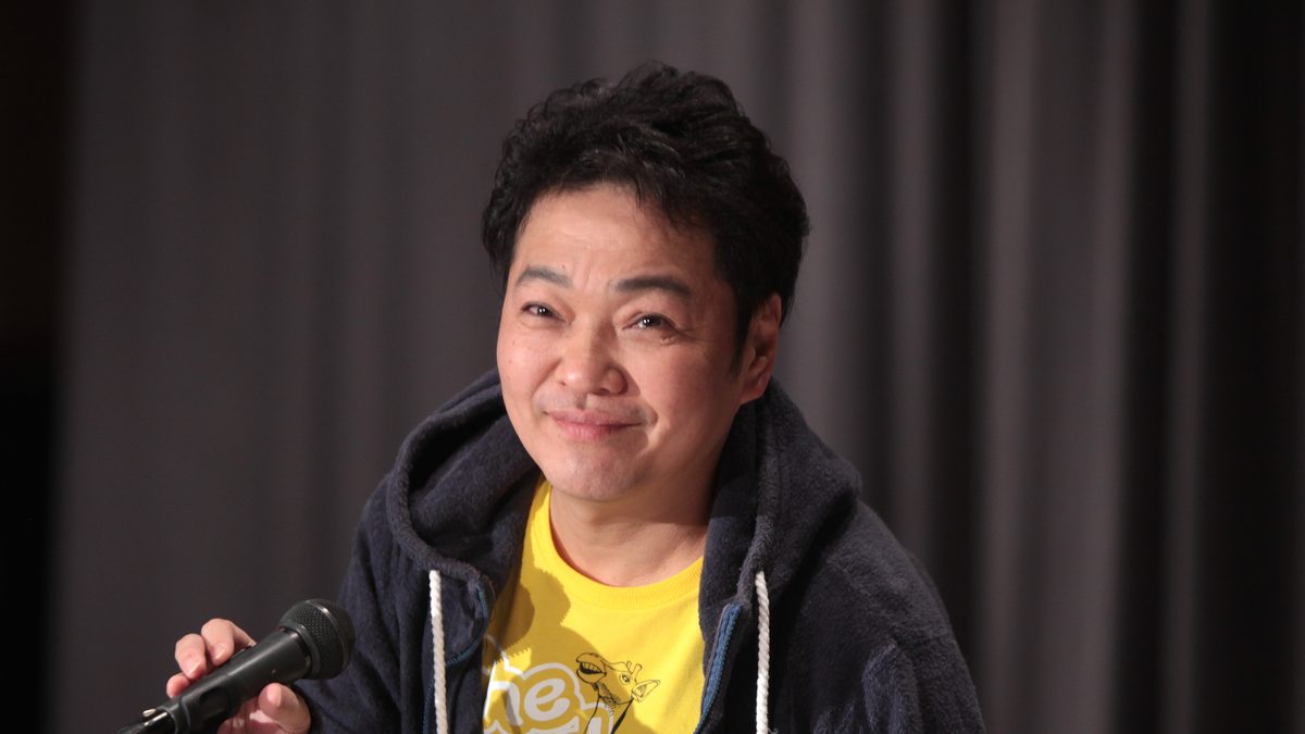 O dublador Kappei Yamaguchi, citado pela Netflix no elenco de vozes de Ranma1/2, sorri em um painel do Taiyou Con, em Mesa, no Arizona, em 2016